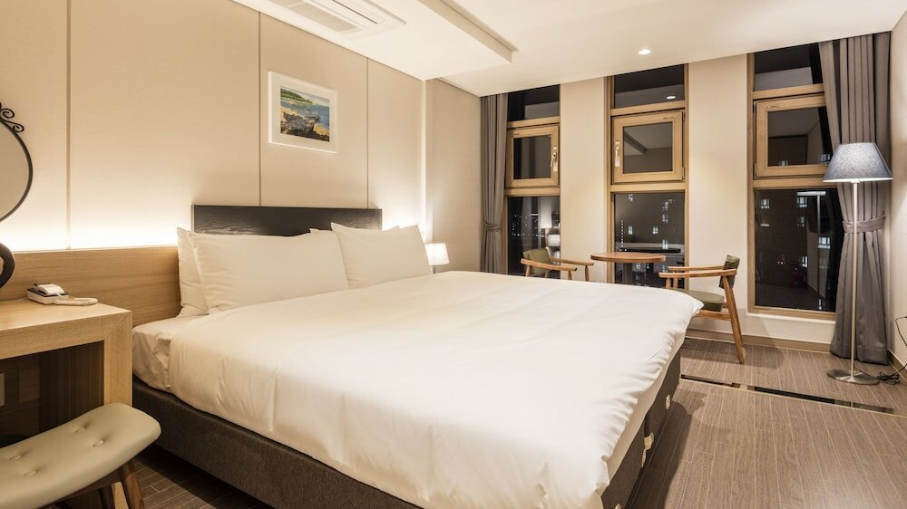 Фото First Stay Hotel