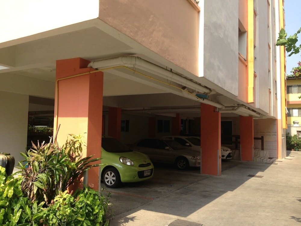 Фото Yaowamal Apartment