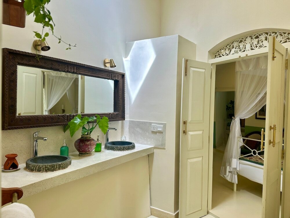 Фото The Sun House