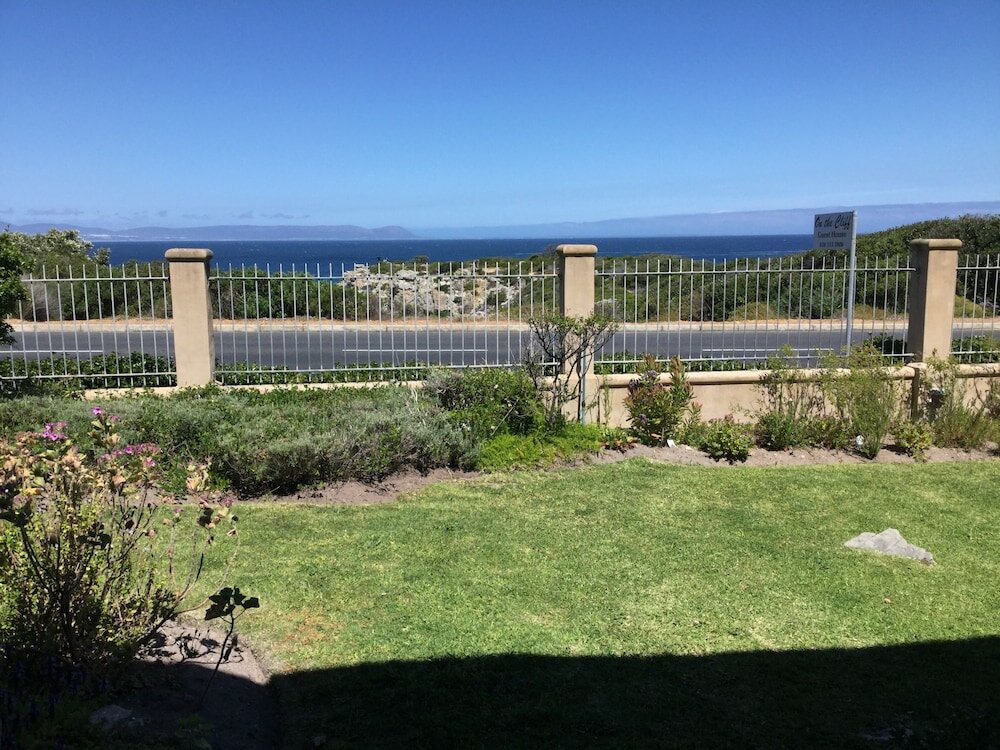 Фото On the Cliff Guest House