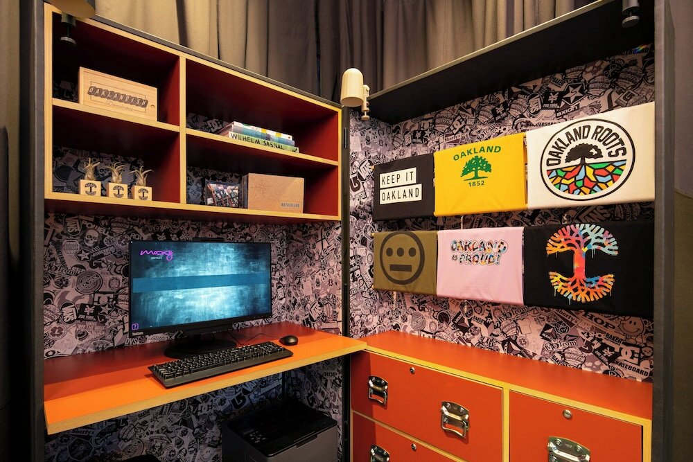 Фото Moxy Oakland Downtown