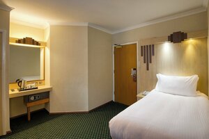 Tavistock (London, Tavistok Sq (Tavistok skver), 48-55), hotel