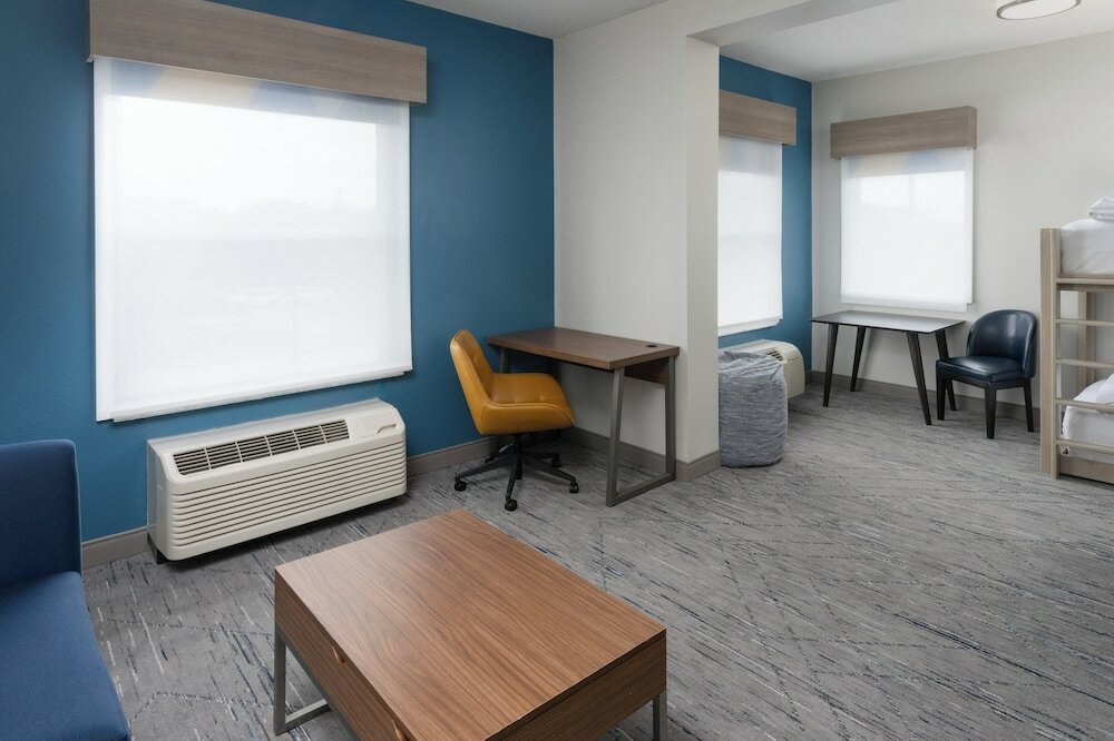 Фото Holiday Inn Express & Suites Orlando International Airport