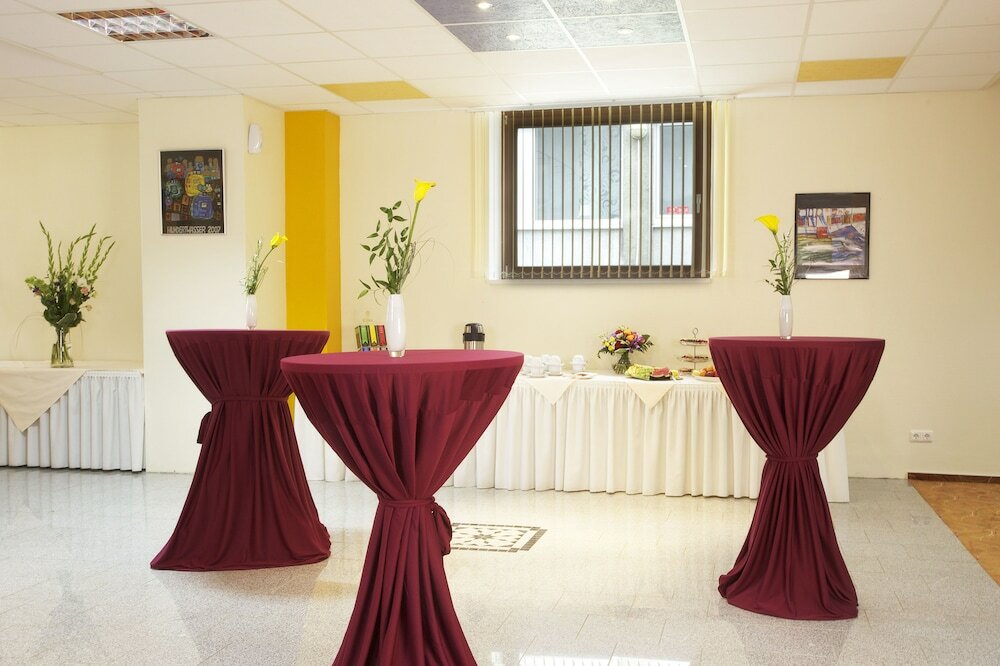 Фото Hotel Kleefelder Hof