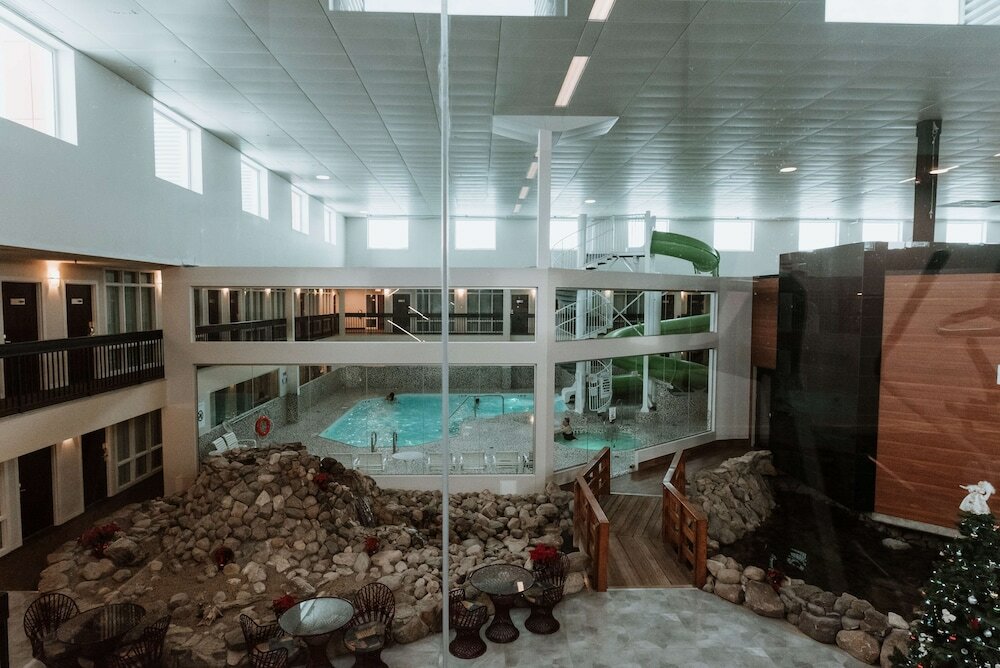 Фото Nisku Inn And Conference Centre