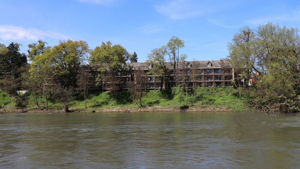 Фото Riverside Inn