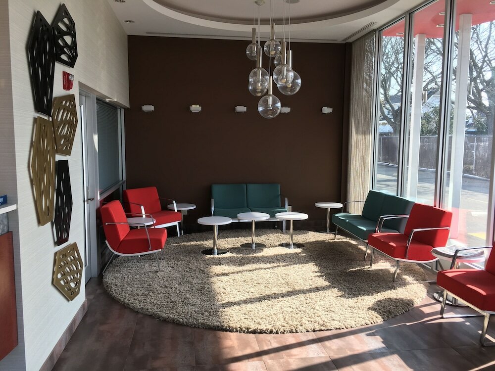 Фото Ramada by Wyndham Rockville Centre