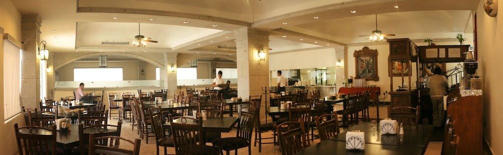 Фото Hotel El Camino Inn & Suites