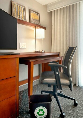 Гостиница Courtyard by Marriott Madison West Middleton в Миддлтоне