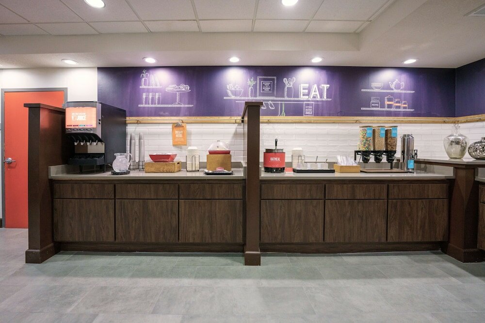 Фото Hampton Inn Hays-North of i 70