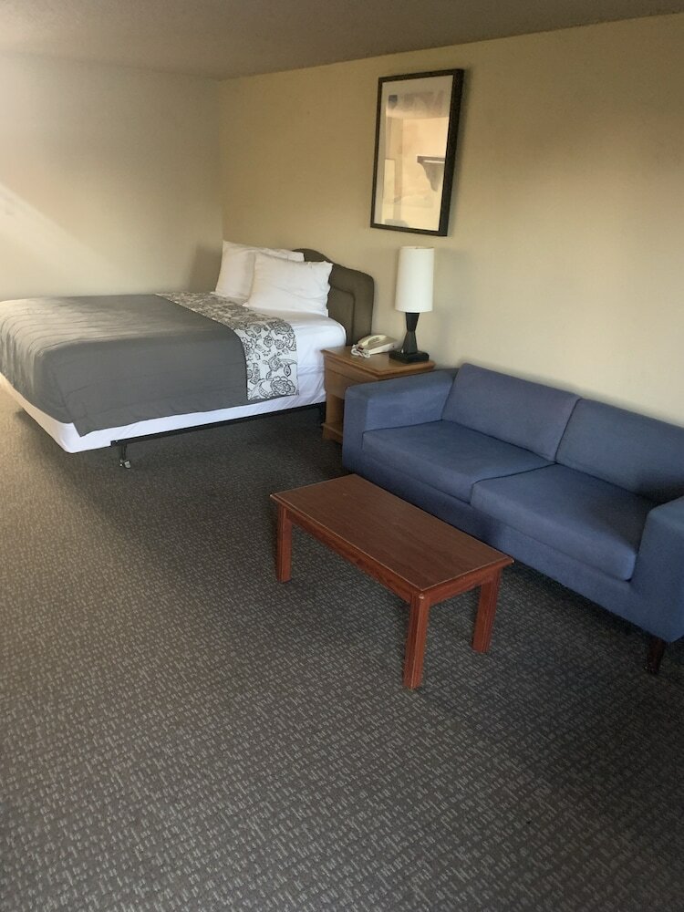 Фото Smokey Point Motor Inn