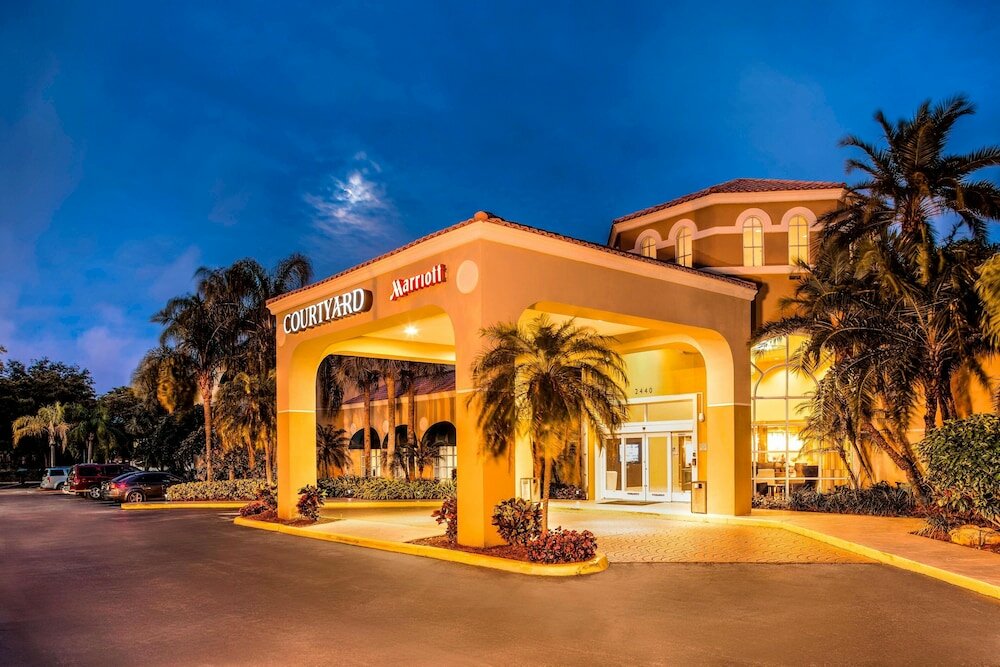 Фото Courtyard by Marriott Fort Lauderdale North/Cypress Creek