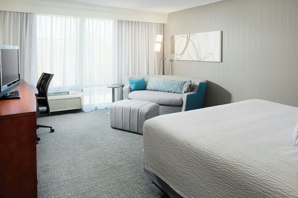 Фото Courtyard by Marriott Fort Lauderdale North/Cypress Creek