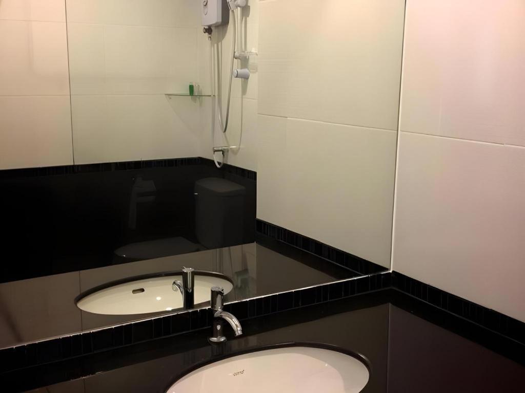 Фото The Capital Hotel