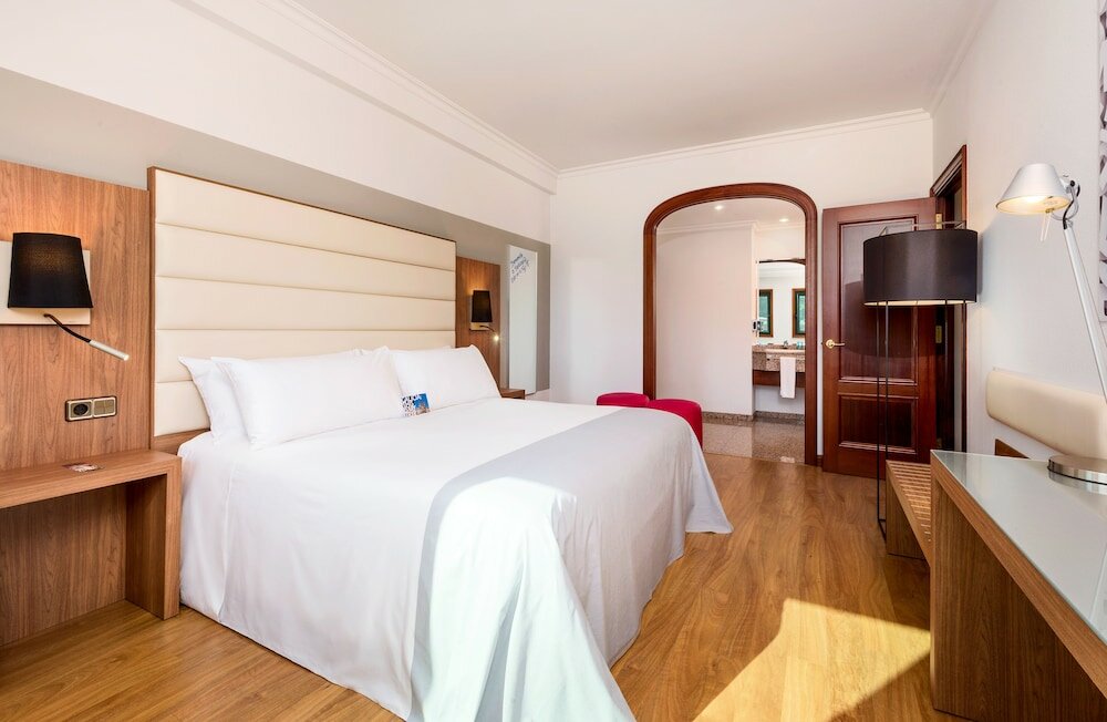 Фото Hotel Santiago Plaza Affiliated by Meliá