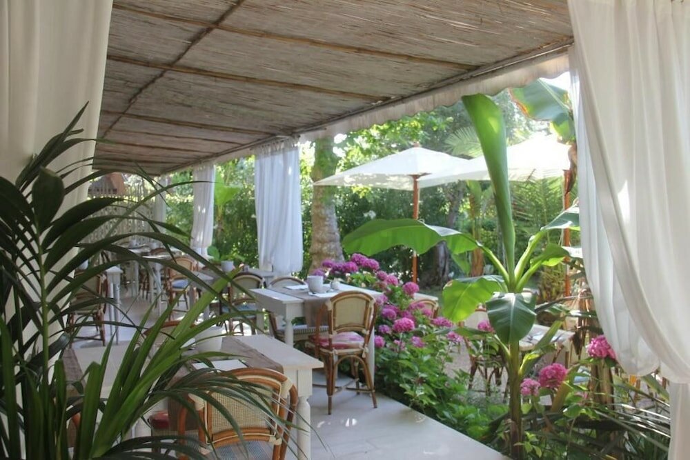 Фото Hotel Bijou