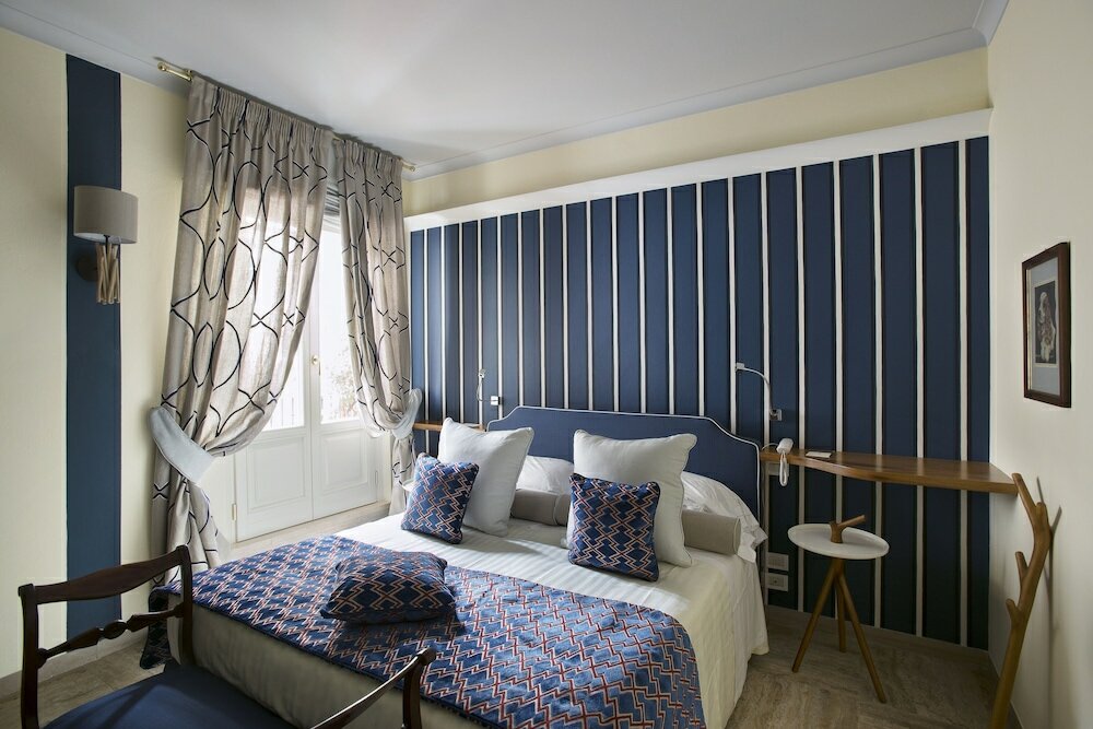 Фото Augustus Hotel & Resort