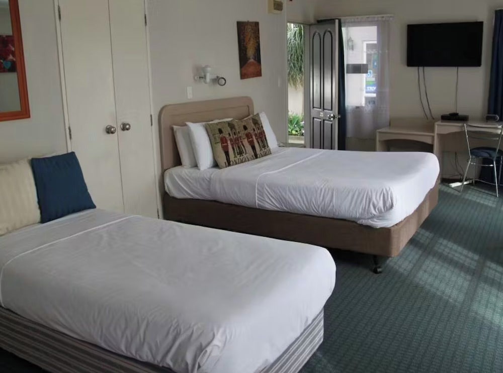 Фото Asure Camelot Arms Motor Lodge