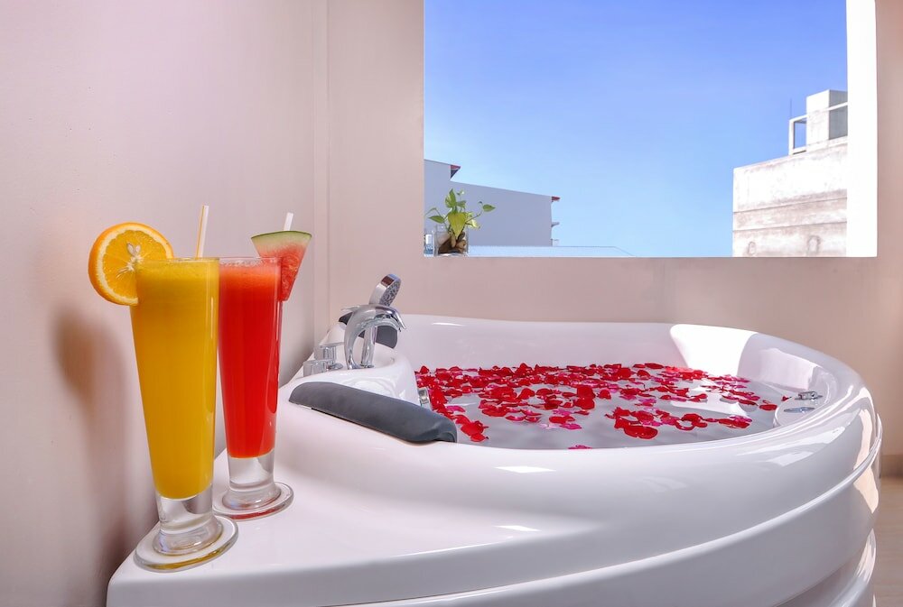 Фото Triton Beach Hotel & SPA