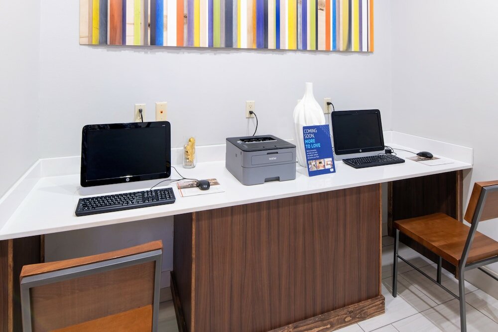 Фото Holiday Inn Express Hotel & Suites Dallas South - Desoto, an Ihg Hotel