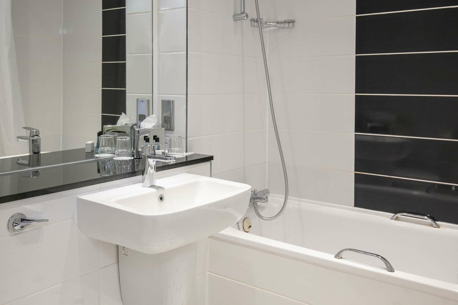 Фото Best Western Chilworth Manor Hotel