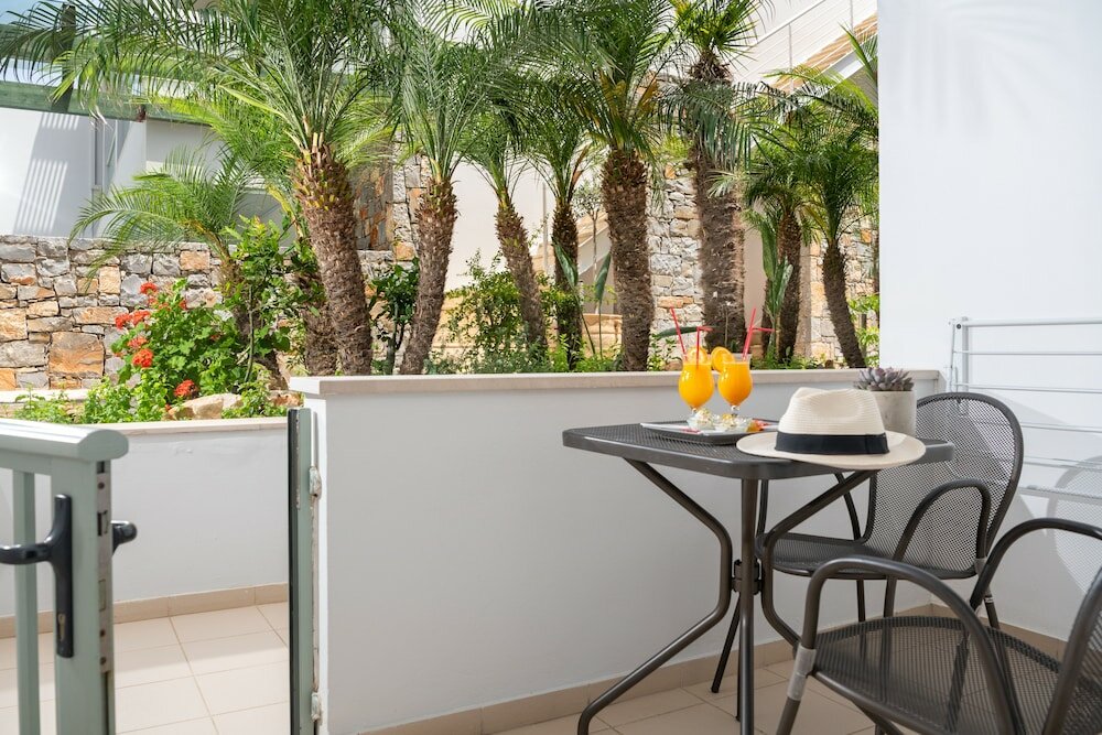 Фото Angela Suites Boutique Hotel