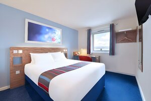 Гостиница Travelodge Cardiff Central