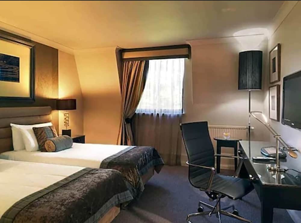 Фото The Landmark Hotel and Leisure Club