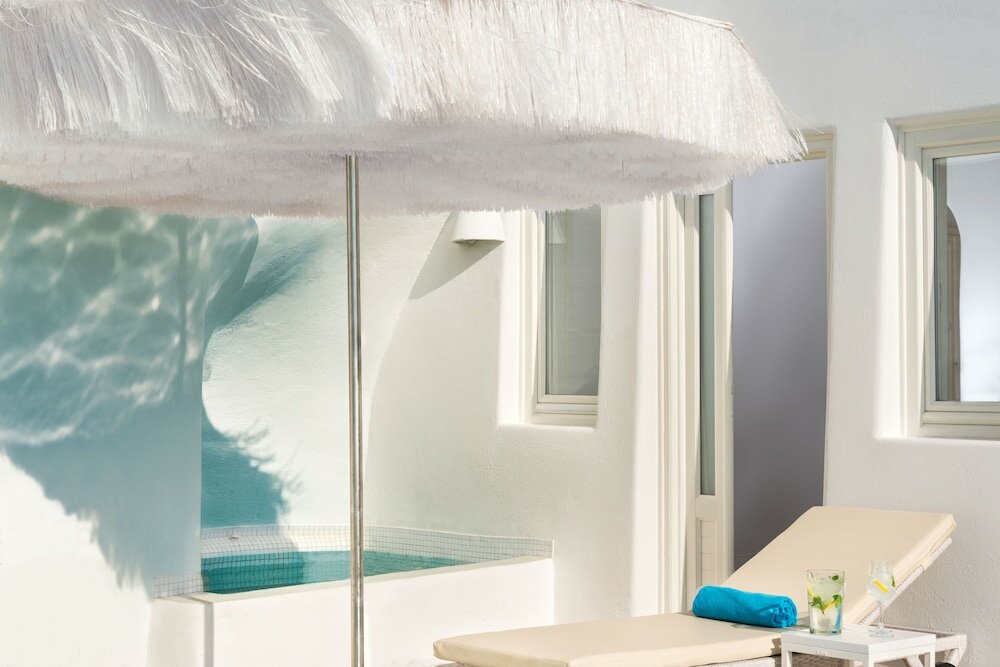 Фото White Santorini