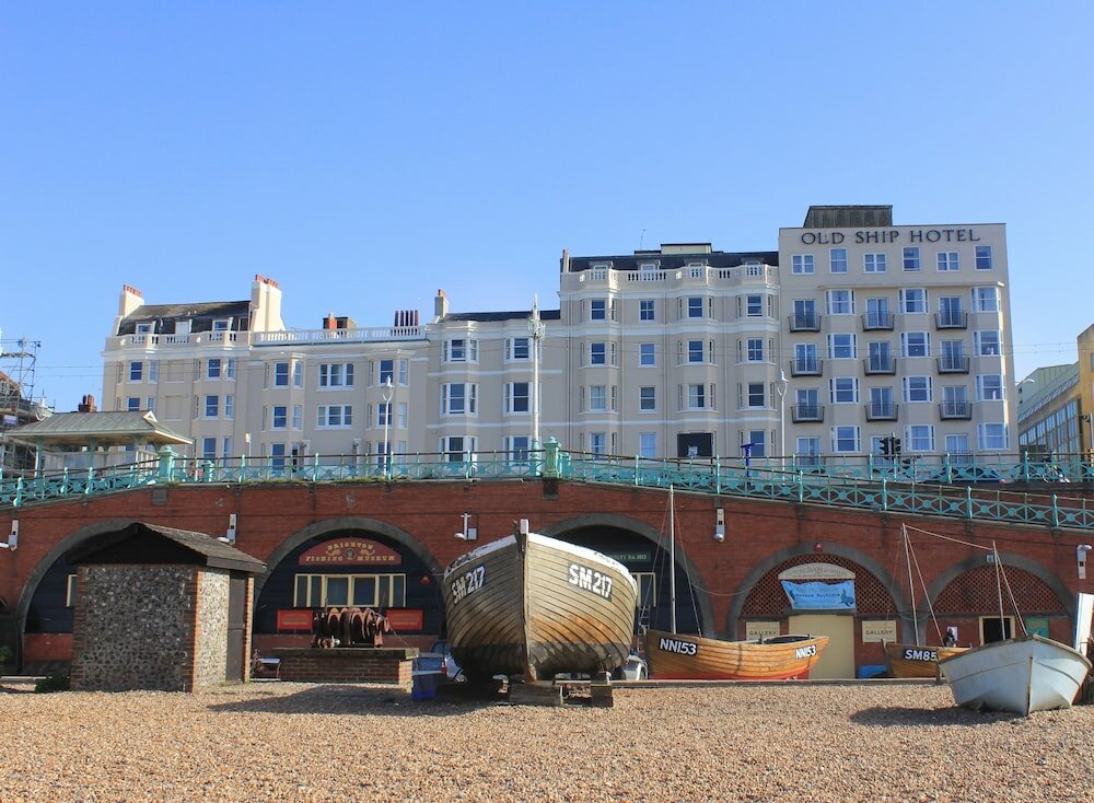 Фото The Old Ship Hotel