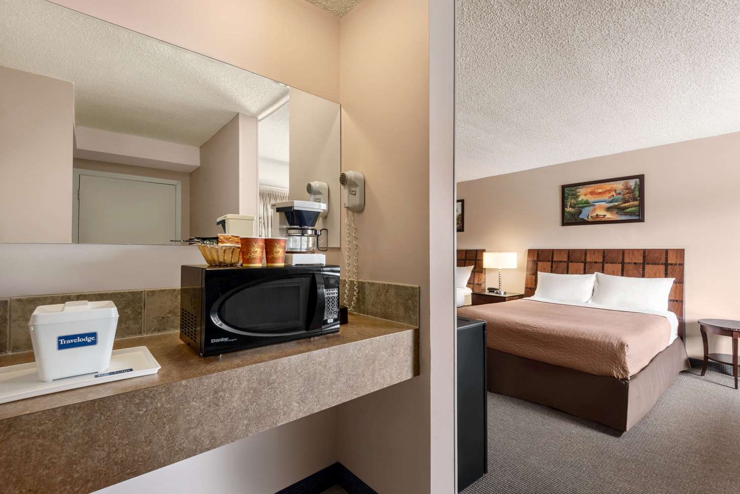 Фото Travelodge by Wyndham Swift Current