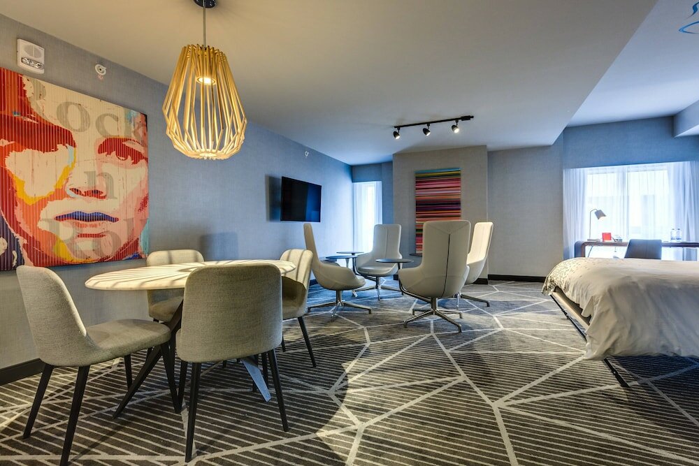 Фото Renaissance Montreal Downtown Hotel