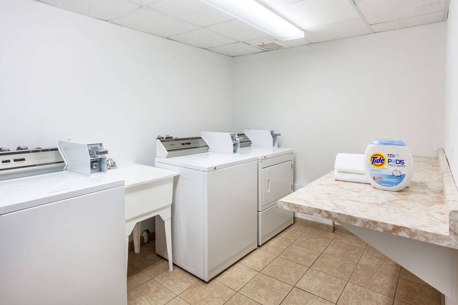 Фото Super 8 by Wyndham Truro Ns