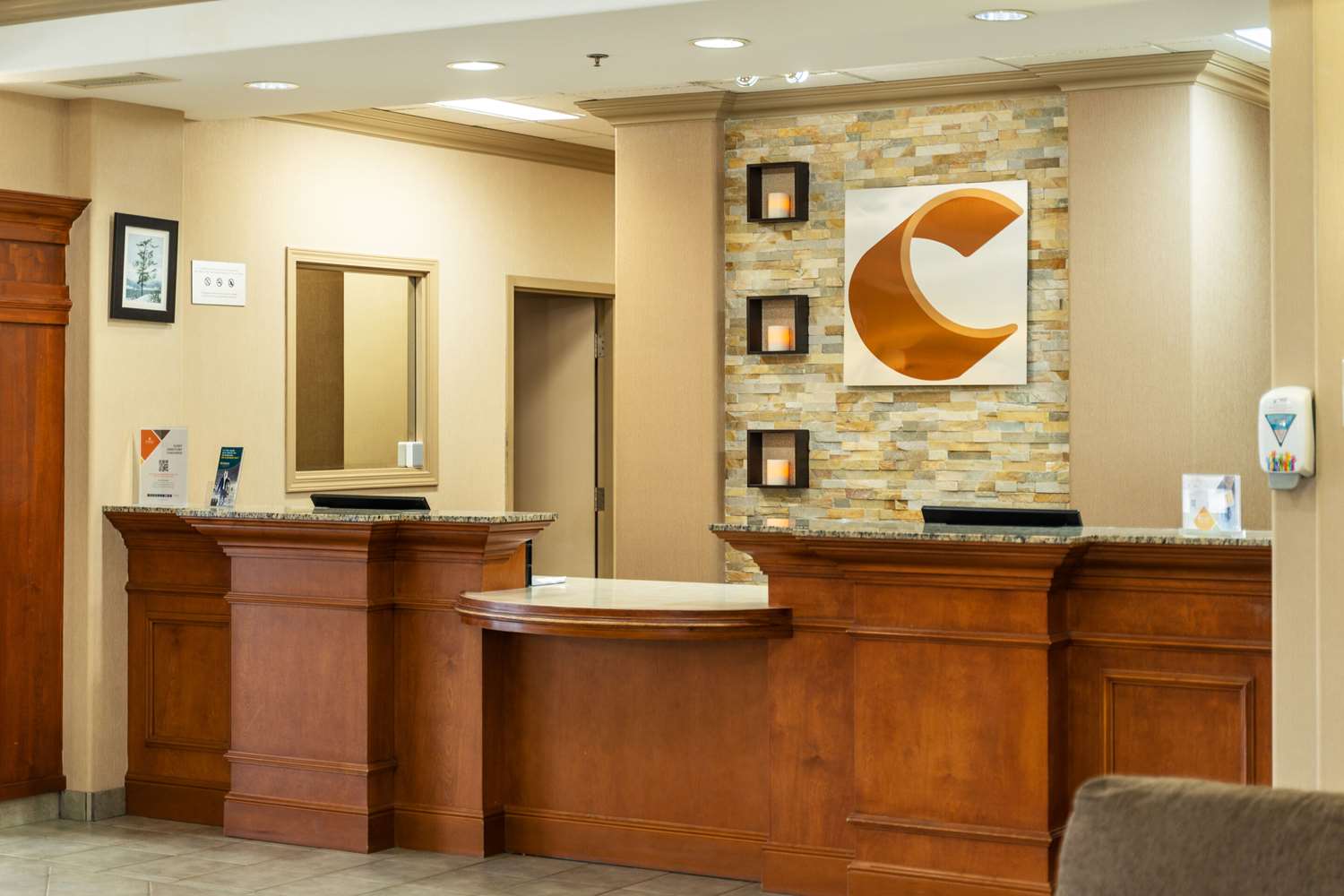 Фото Comfort Inn & Suites