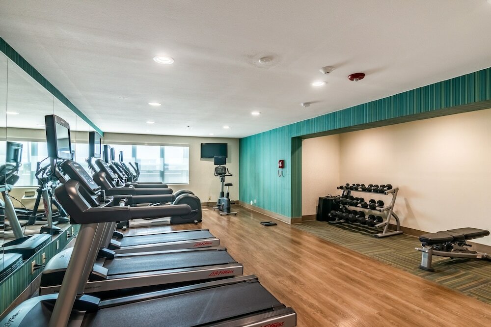Фото Holiday Inn Express & Suites Camarillo, an Ihg Hotel
