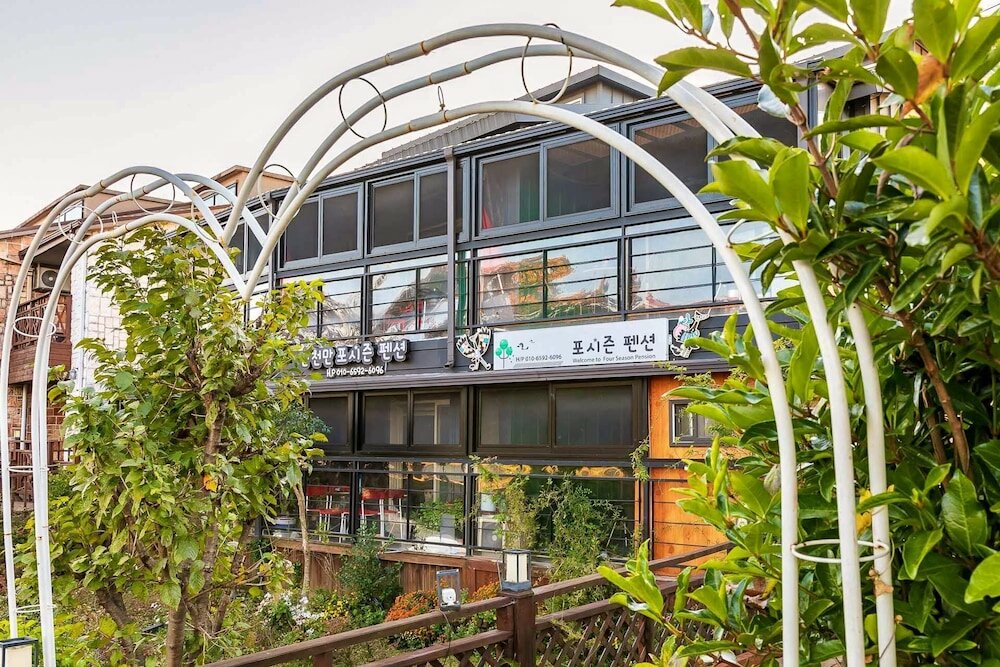 Фото Suncheon Bay Baramuieondeok Pension