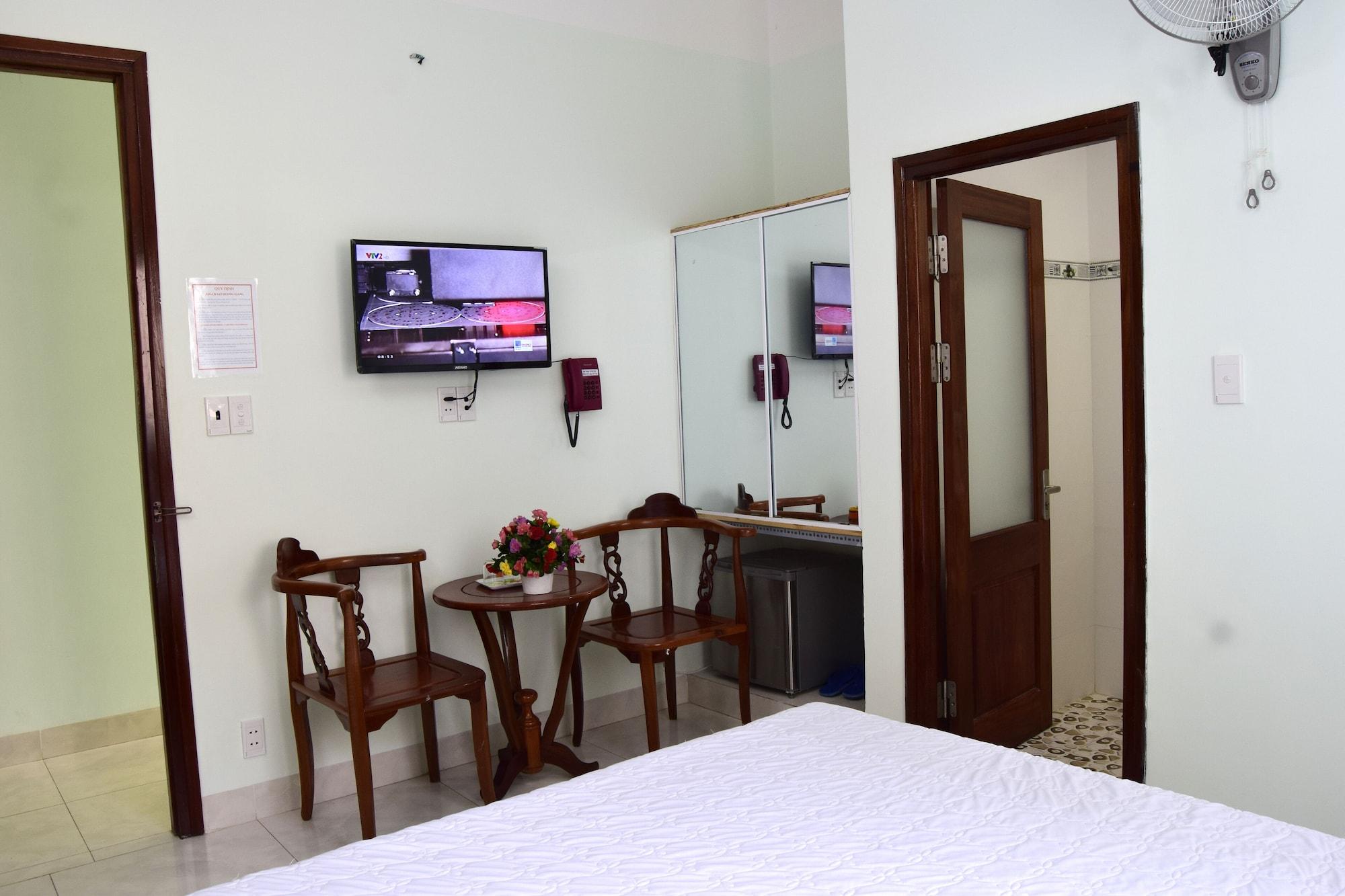 Фото Khach San Huong Giang