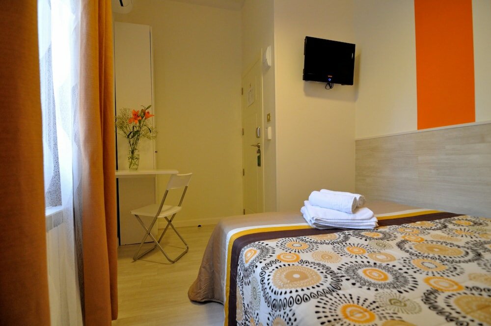 Фото Far Home Plaza Mayor Hostel