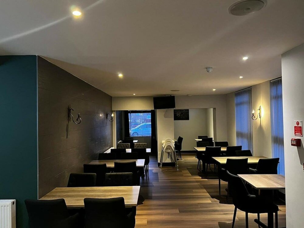 Фото Crown Court Hotel & Bar