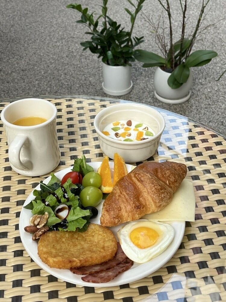 Фото Simple Stay Hotel