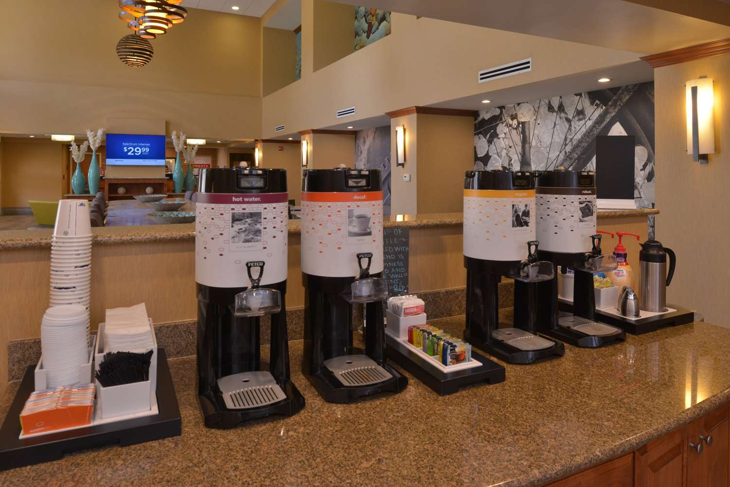 Фото Hampton Inn & Suites Bakersfield North-Airport