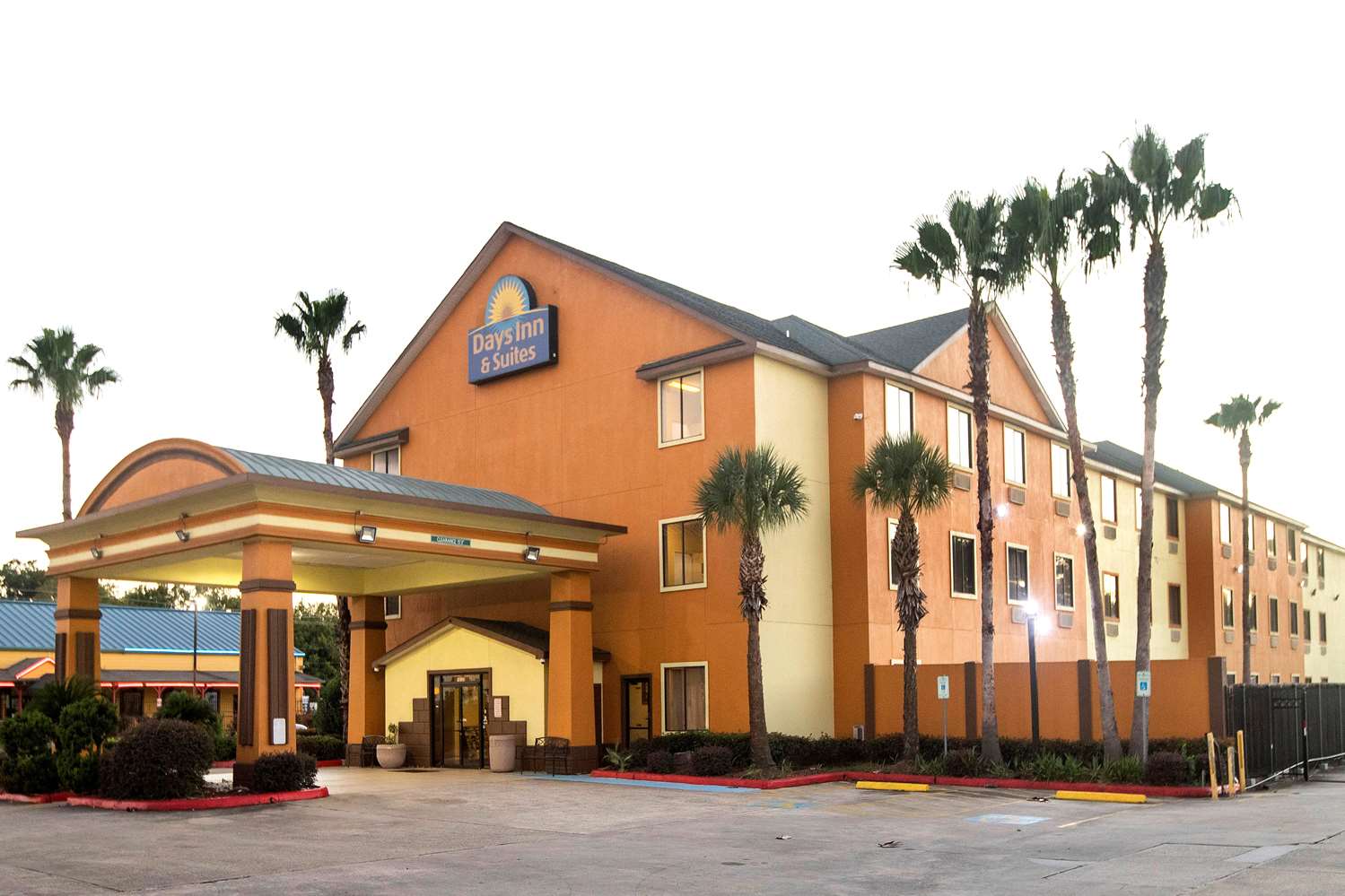 Фото Days Inn And Suites Houston North/Aldine