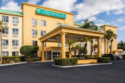 Внешний вид отеля La Quinta Inn & Suites by Wyndham Melbourne Viera в Мельбурне, фото 1