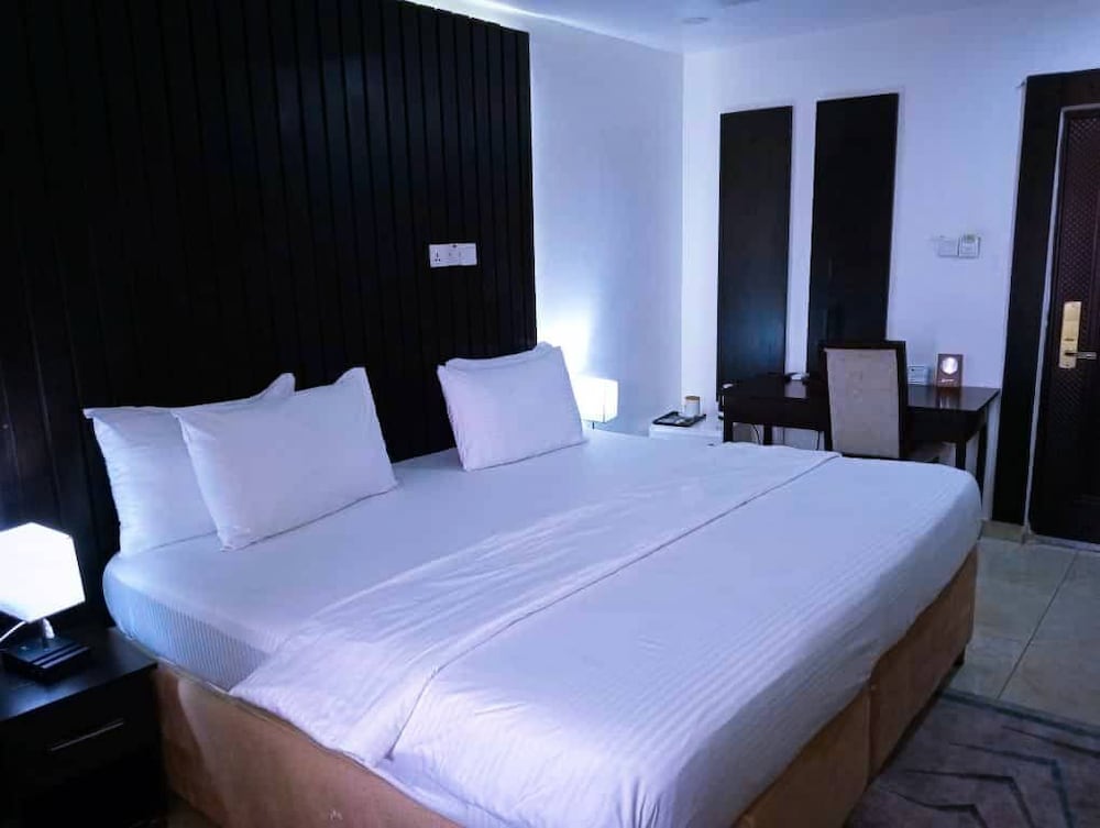 Фото Bluenest Hotel