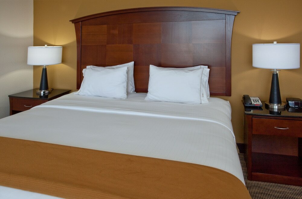 Фото Holiday Inn Express Hotel & Suites Austin South-Buda, an Ihg Hotel
