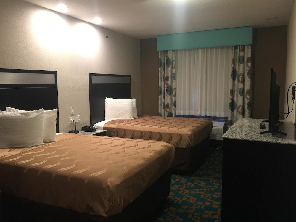 Фото SureStay Hotel by Best Western Brownsville