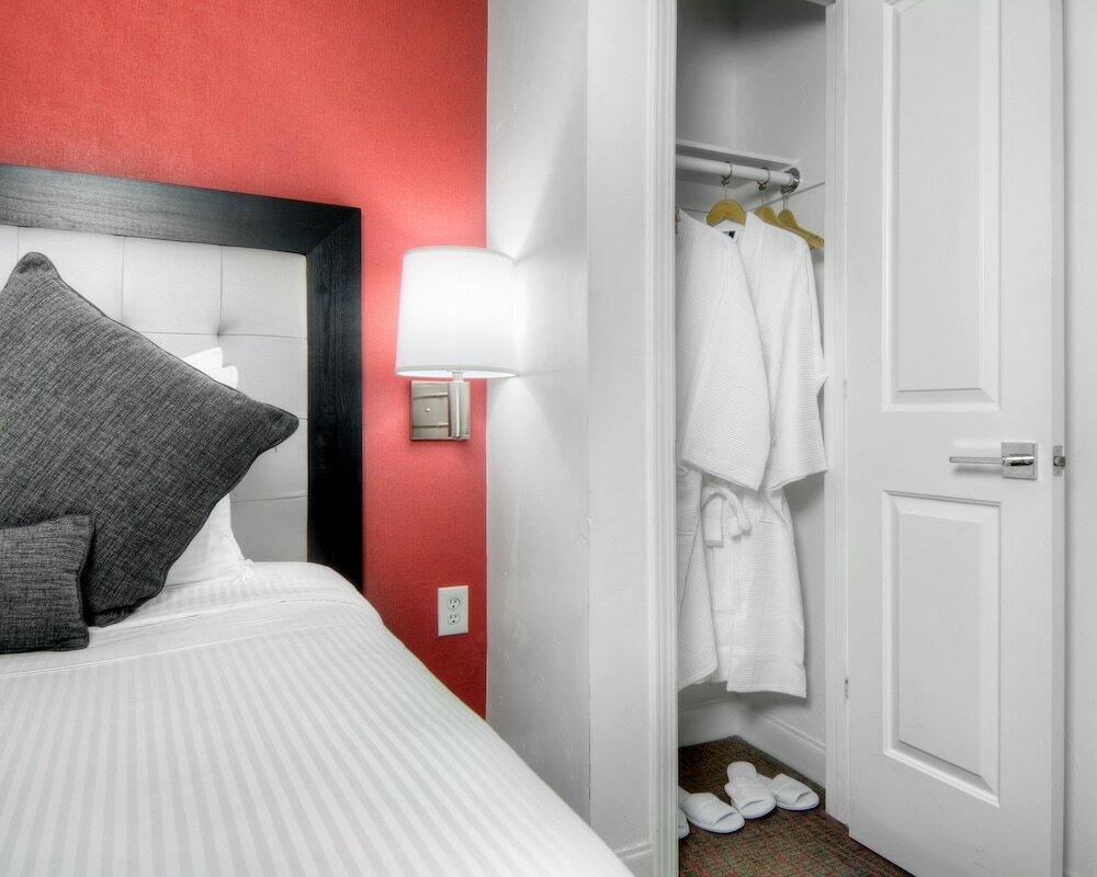 Фото Aggie Inn, Ascend Hotel Collection