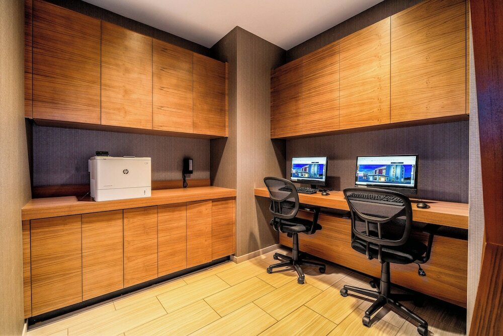 Фото SpringHill Suites by Marriott Oakland Airport