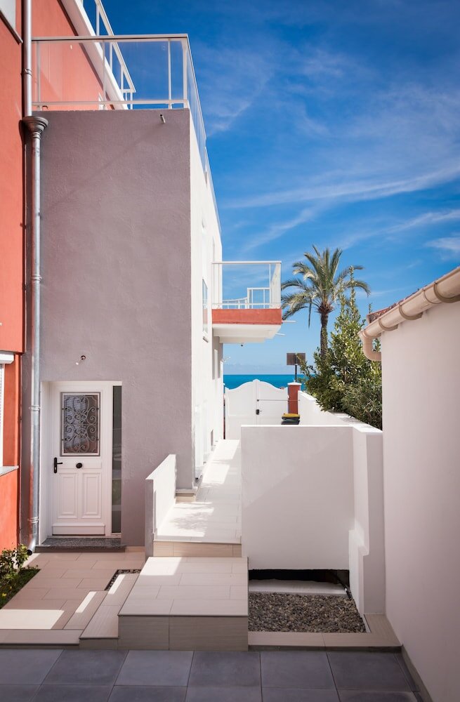 Фото Reine D'Azur Hotel