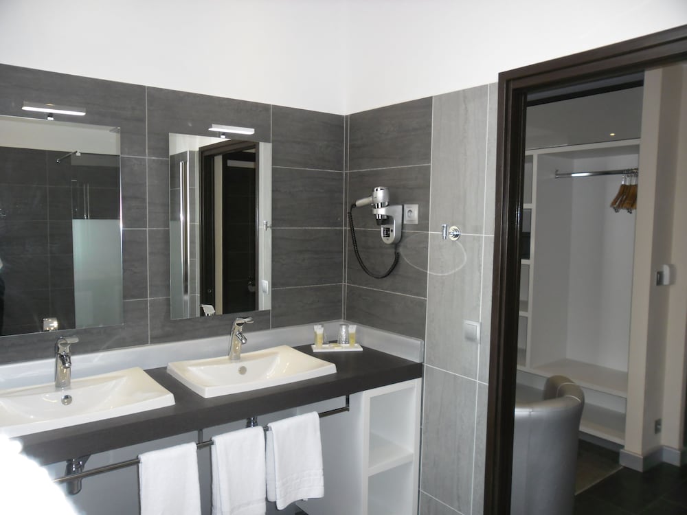 Фото Le Saint Paul Hotel